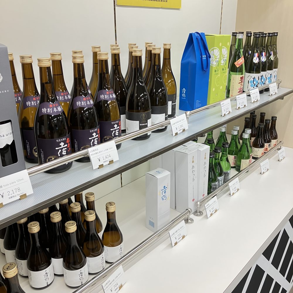 飯店的商店也有賣土佐的酒。